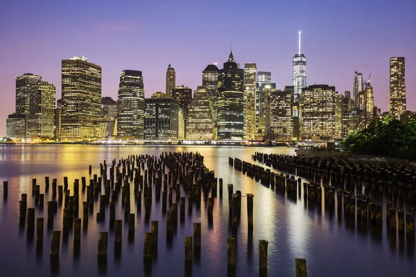 New York City Manhattan Skyline der Innenstadt in der Abenddämmerung — Stockfoto