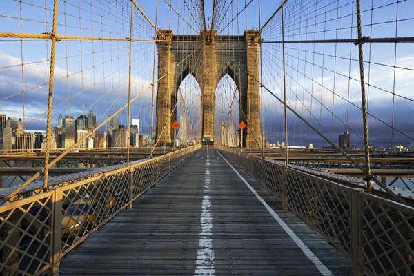 Бруклинский мост на Манхэттене — стоковое фото
