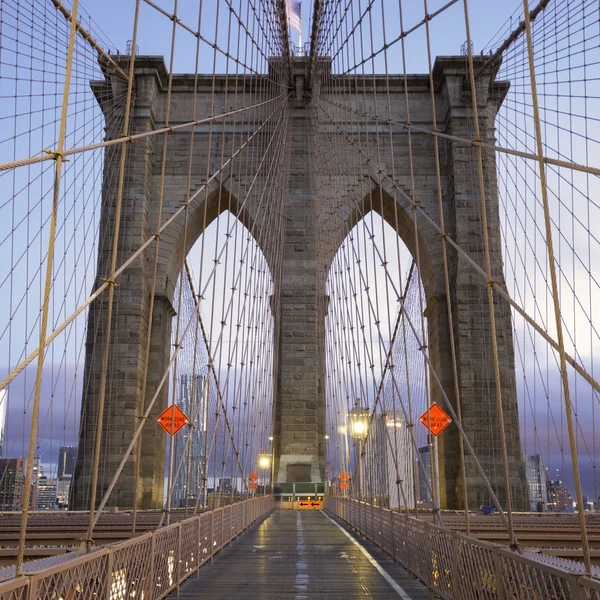 Famous Brooklyn Bridge in Manhattan — Stock Photo, Image