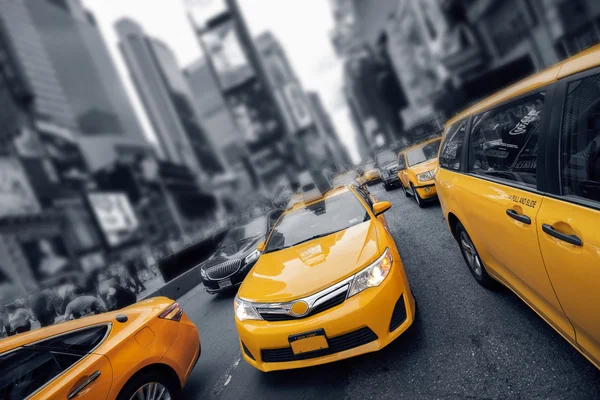 Žlutý Cab na Times Square — Stock fotografie
