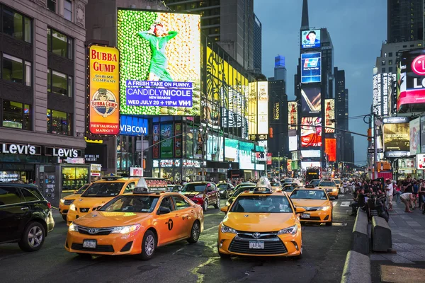 Taxi op times square — Stockfoto