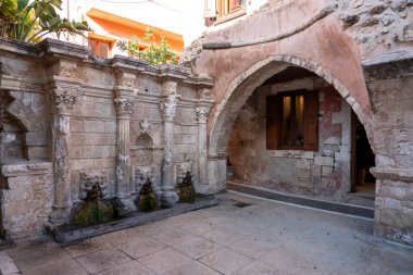 Yunanistan 'ın Girit kentindeki ünlü Rimondi çeşmesi