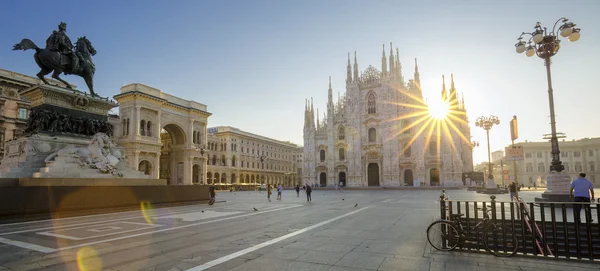 Famous Duomo at sunrise — Stock Photo, Image