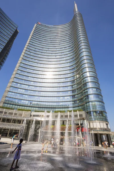 ウニクレーディトイタリアーノ超高層ビル タワー — ストック写真