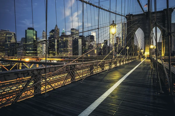 Brooklyn Bridge à noite — Fotografia de Stock