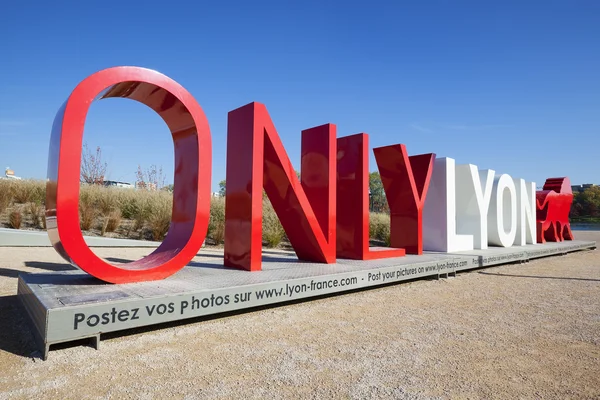 Nur Lyon und blauer Himmel Stockbild