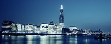 Panoramik gece yeni Londra Belediye binasının