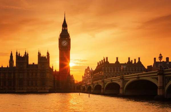 Famous Big Ben clock tower in London at sunset — Stock Photo, Image