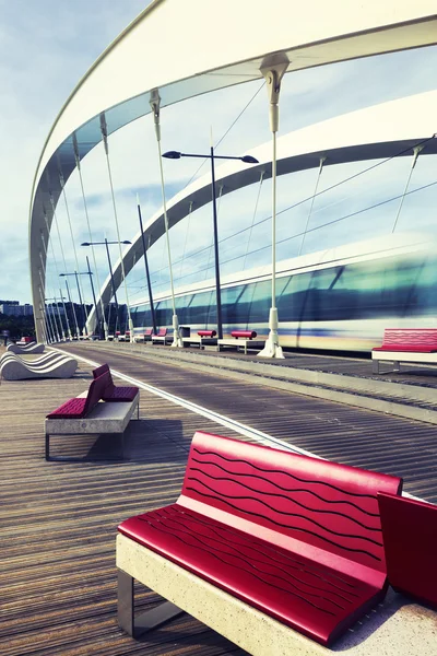 Brug met tram — Stockfoto