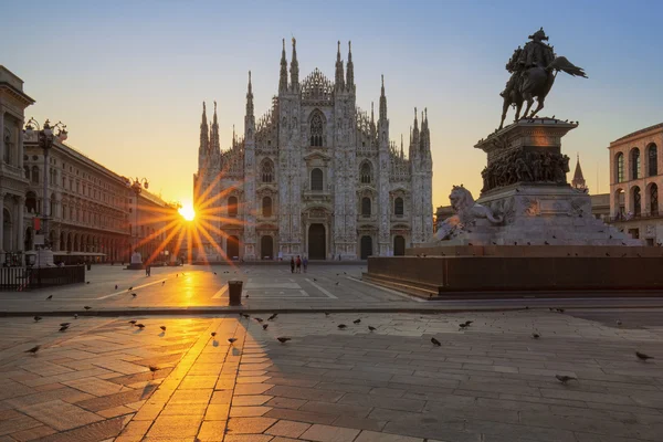 Famous Duomo at sunrise — Stock Photo, Image