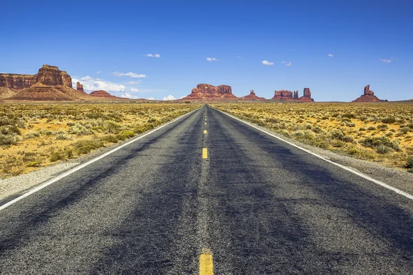 Monument Valley için doğal yol — Stok fotoğraf