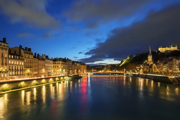 Vista del río Saone en la ciudad de Lyon por la noche —  Fotos de Stock