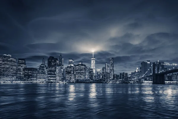 Blick auf Manhattan bei Nacht — Stockfoto