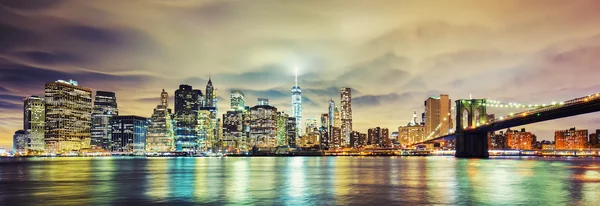 Panoramautsikt över Manhattan på natten — Stockfoto