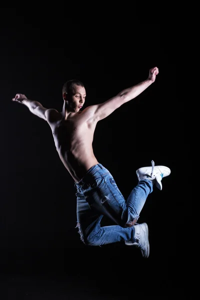 행복 한 댄서 점프 — 스톡 사진