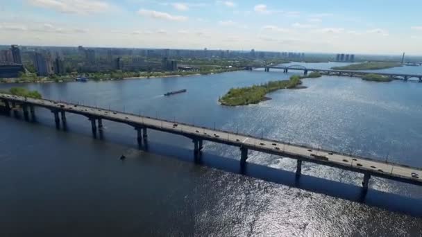 Puente a través del Dnieper. Kiev en mayo de 2016 — Vídeo de stock