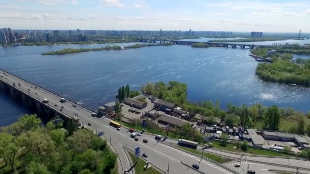 Le carrefour routier. Kiev en mai 2016 