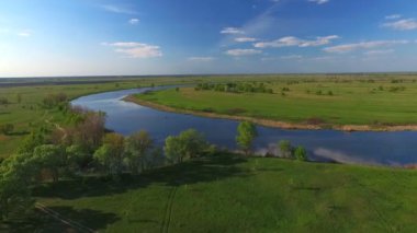 Ukrayna topraklarında Dinyester Nehri.