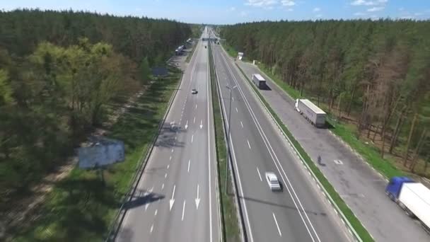 Pista de coches en el bosque Kiev en mayo de 2016 — Vídeos de Stock