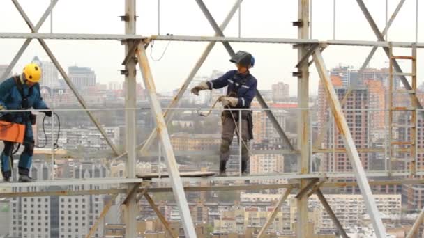 Industrial Climber Works at a Height of Weld Design. — Stock Video