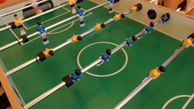 Deniz kıyısı üzerinde Bar masa futbolu