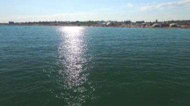 Sahil beldesi kamera uçmaktadır.