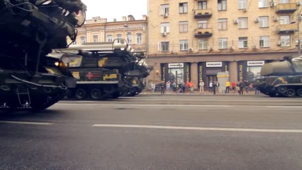 우크라이나의 무력의 퍼레이드 — 비디오