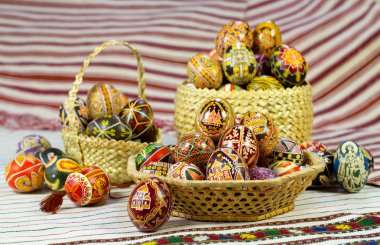 Paskalya renkli yumurtalar