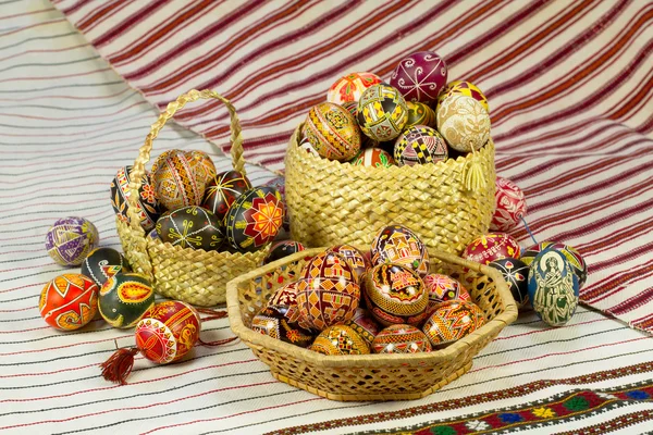 Paskalya renkli yumurtalar