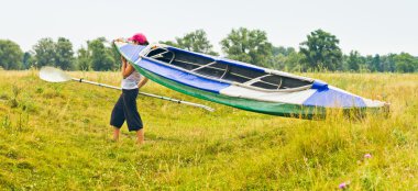 Kano alanın karşısındaki çekerek kız