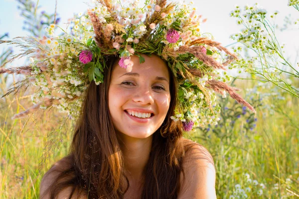 Fille avec une couronne sur la tête Images De Stock Libres De Droits