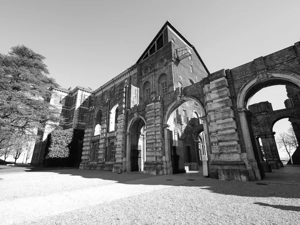 Castelo de Rivoli em Rivoli em preto _ e _ branco — Fotografia de Stock