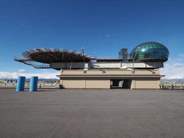 Lingotto 会议中心和在都灵的直升机停机坪 — 图库照片
