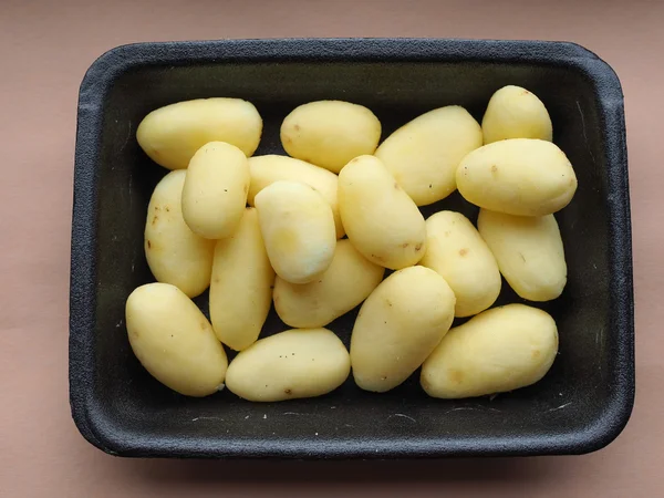 Verdure di patate in una vasca — Foto Stock