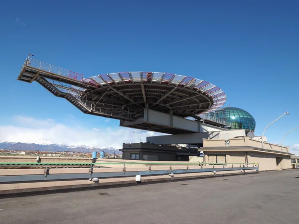 Konferenční centrum Lingotto a helipad v Turíně — Stock fotografie