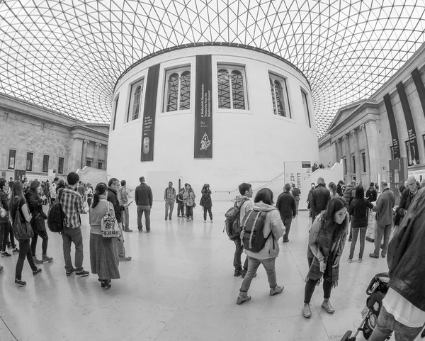 Grande Tribunal no Museu Britânico em Londres em preto e branco — Fotografia de Stock