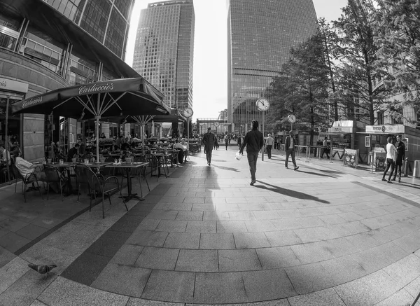 Canary Wharf in London in black and white — Stock Photo, Image