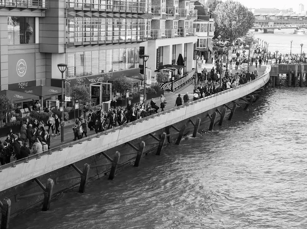 Thames South Bank en Londres en blanco y negro —  Fotos de Stock