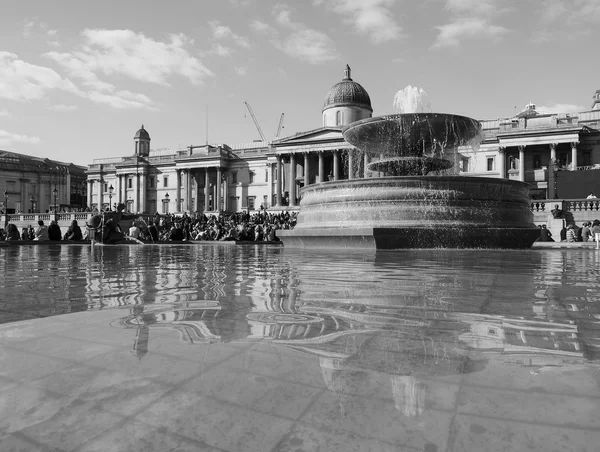 Trafalgar Square v Londýně v černé a bílé — Stock fotografie