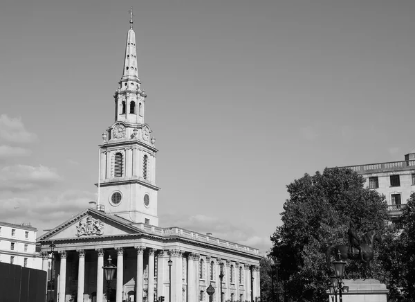 Trafalgar Square i London i svart och vitt — Stockfoto