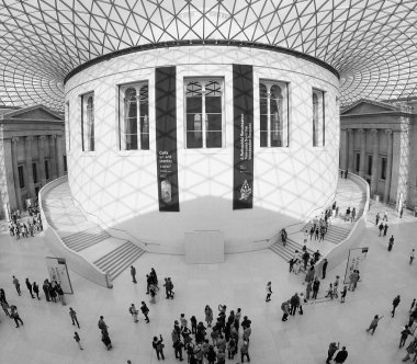 Siyah beyaz Londra'da British Museum'da büyük mahkeme