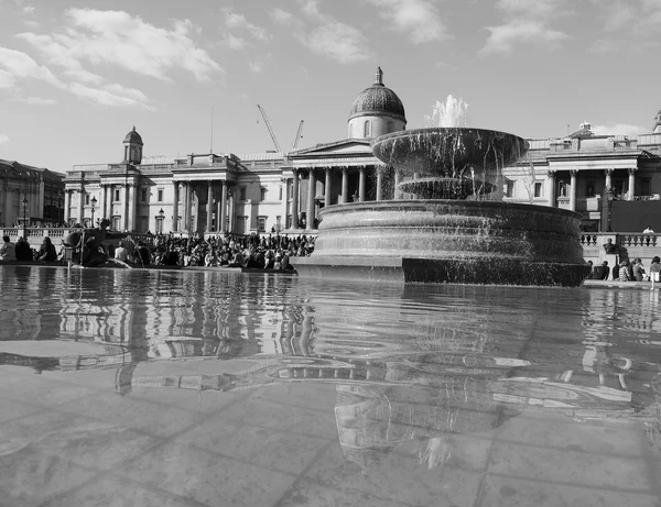 Trafalgar Square à Londres en noir et blanc — Photo