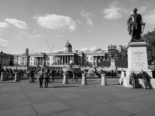 Siyah beyaz Londra'da Trafalgar Meydanı — Stok fotoğraf