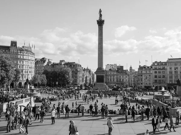 Trafalgar Square à Londres en noir et blanc — Photo