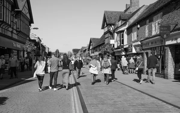 Turystów odwiedzających Stratford upon Avon w czerni i bieli — Zdjęcie stockowe