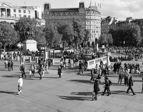 Trafalgar Square in London in black and white — Stock Photo, Image