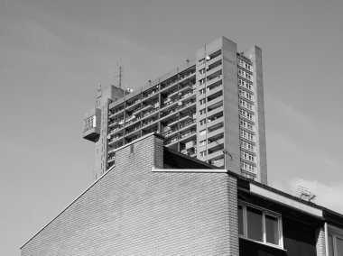 Trellick Tower siyah beyaz Londra'da