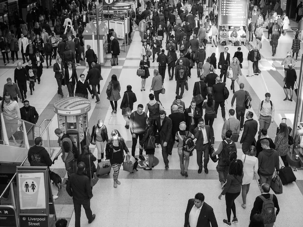 Liverpool Street station w Londynie w czerni i bieli — Zdjęcie stockowe