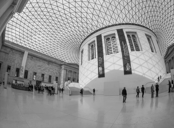 Siyah beyaz Londra'da British Museum'da büyük mahkeme — Stok fotoğraf