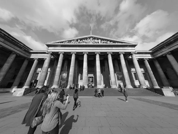 Museu Britânico em Londres em preto e branco — Fotografia de Stock